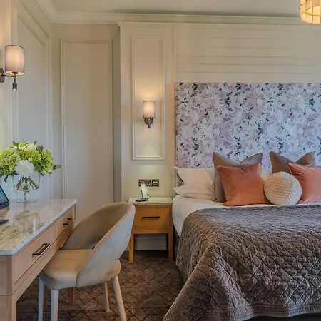 Отель The Brehon &